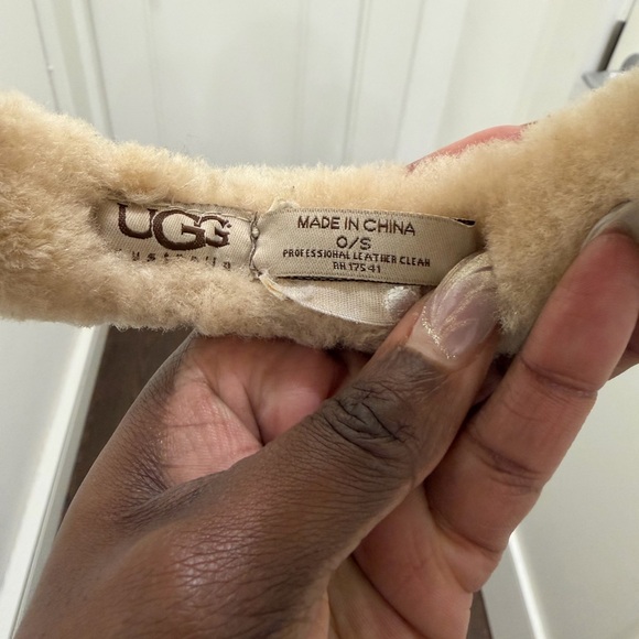 UGG Tan Sheepskin Earmuffs - Picture 11 of 11